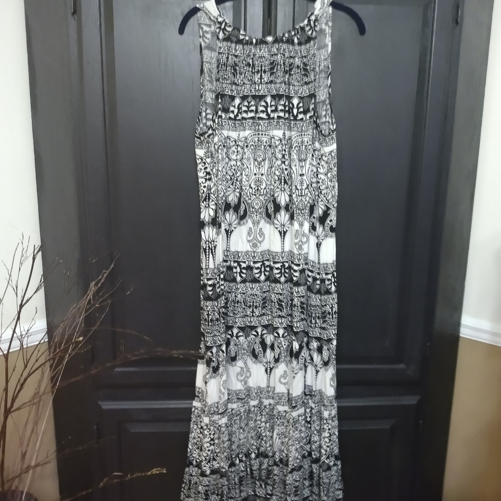 Black and white maxi dress size large